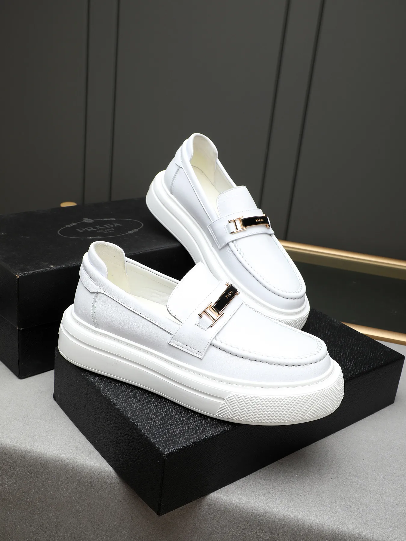Men's Men's Shoes 💰500 Prada/Prada Men's new casual shoes, this upper is made of imported calfskin + sheep lining! The outsole is made of non-slip foam outsole, which feels good on your feet and is a fashionable and stylish item!  Size: 38-44 (45 customized)